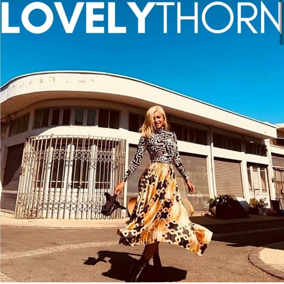 Gorgeous H&M x Richard Allan Pleated Skirt High Waisted Skirt Small - Picture 2 of 13